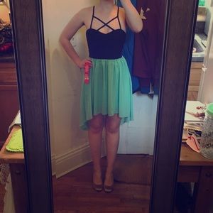 NEW WITH TAGS Sexy, Flowy Dress + FREE MAKEUP BAG